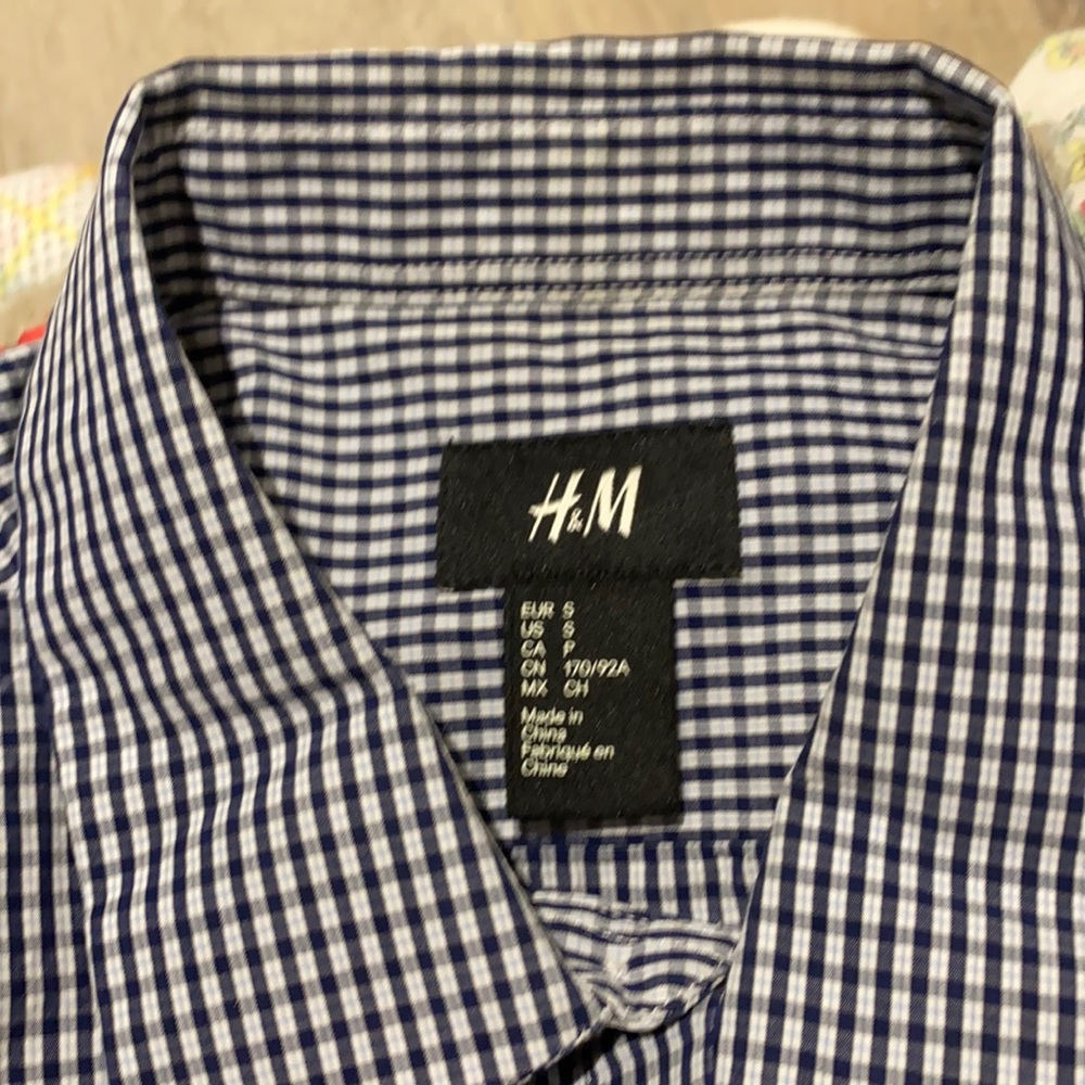 H&M Men’s Woven Mini Checkered blue and white buttoned dress shirt
